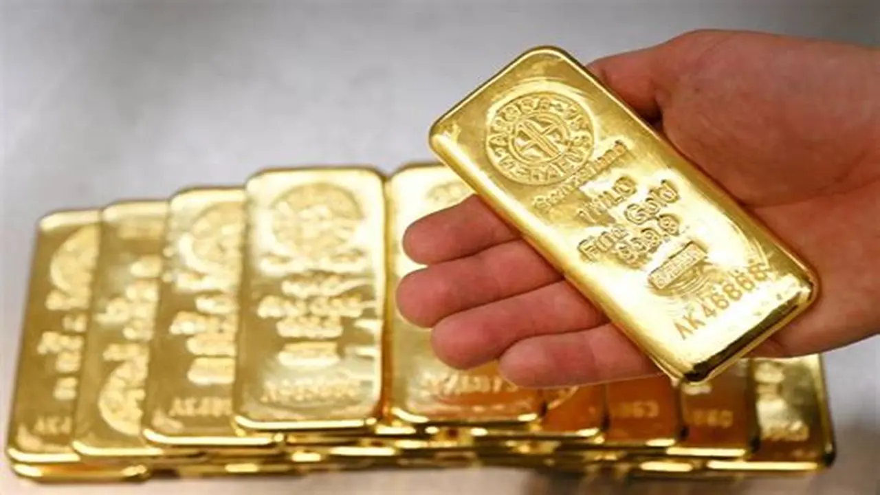 تراجع أسعار الذهب عالمياً مع انحسار توقعات خفض الفائدة بضغط من الطاقة